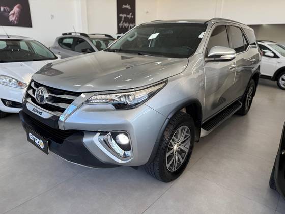 TOYOTA HILUX SW4 2.8 SRX 4X4 16V TURBO INTERCOOLER DIESEL 4P AUTOMÁTICO TOYOTA HILUX SW4 2.8 SRX 4X4 16V TURBO INTERCOOLER DIESEL 4P AUTOMÁTICO